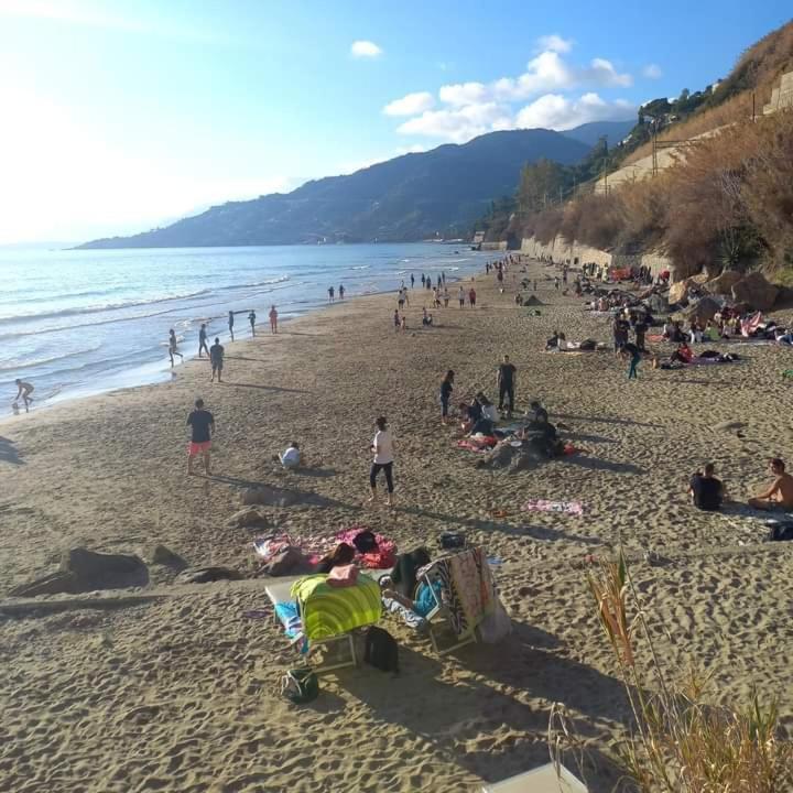 Casa Al Mare Apartman Ventimiglia Kültér fotó
